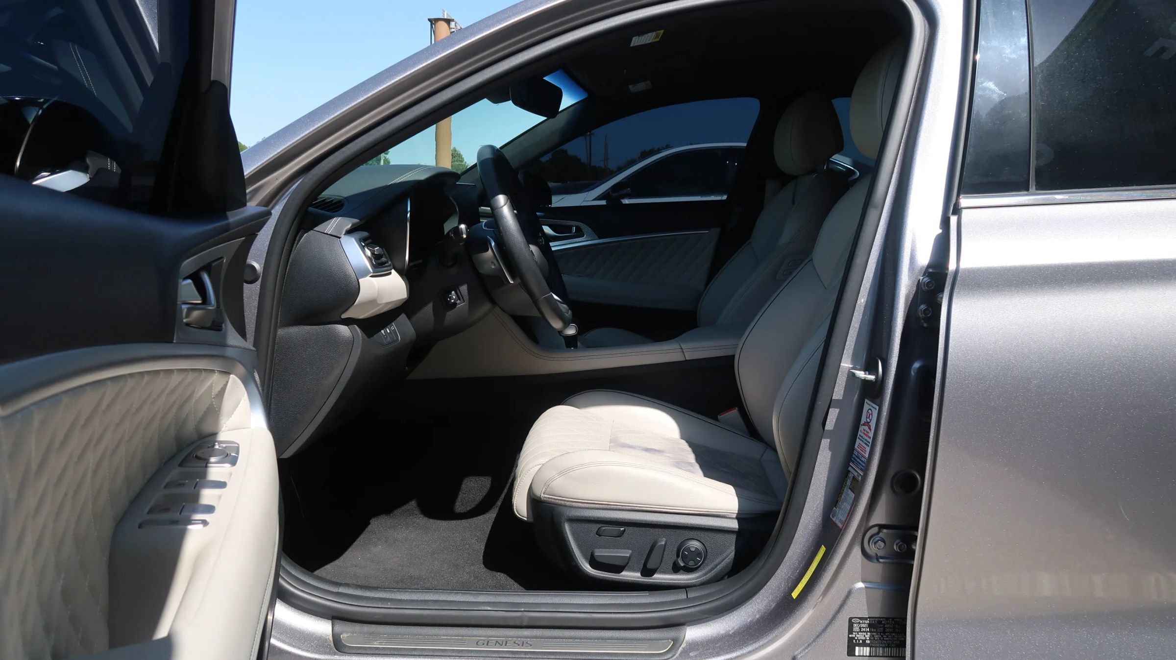 Used 2022 Genesis G70 3.3T RWD image 16