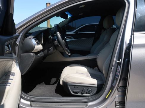 Used 2022 Genesis G70 3.3T RWD image 16