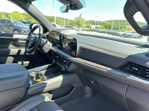 New 2026 Chevrolet Suburban Premier AWD/4WD image 16