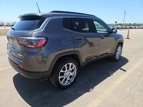 Used 2023 Jeep Compass Latitude AWD/4WD image 4