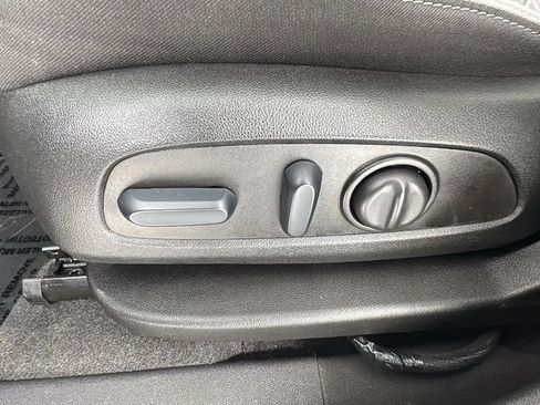 Used 2023 Chevrolet Equinox LT image 11