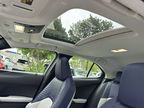 Used 2019 Lexus UX 250h w/ Premium Package AWD/4WD image 22