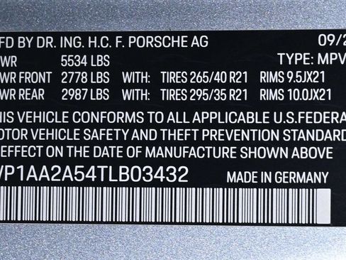Certified 2026 Porsche Macan AWD/4WD image 28