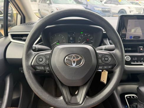 Used 2024 Toyota Corolla LE FWD image 11