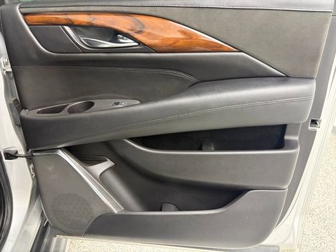 Used 2017 Cadillac Escalade ESV Luxury AWD/4WD image 38
