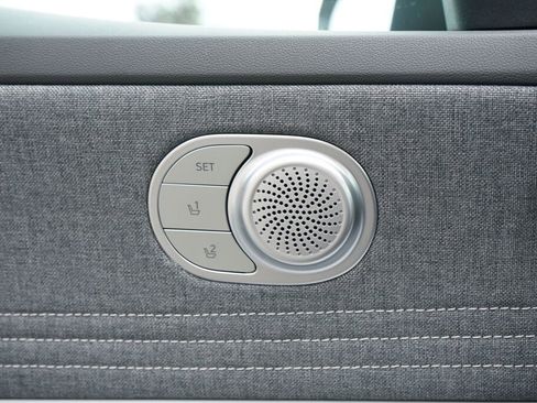 New 2025 Hyundai Elantra Limited image 9