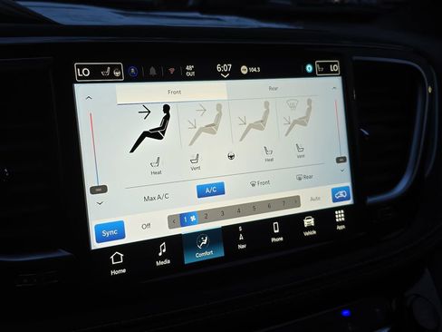 New 2026 Chrysler Pacifica Limited FWD image 23