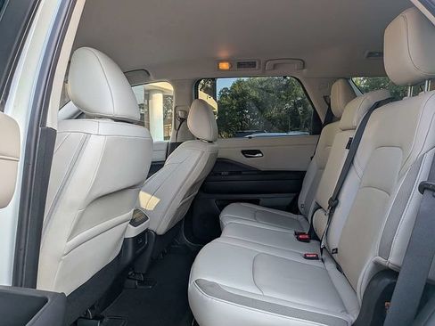 Used 2023 Nissan Pathfinder SL AWD/4WD image 14