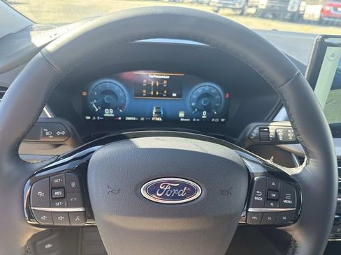 Certified 2025 Ford Escape Platinum AWD/4WD image 31