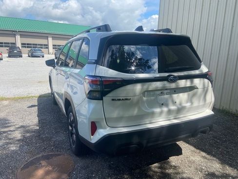 Used 2025 Subaru Forester Premium AWD/4WD image 4