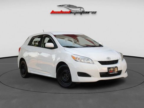 Used 2010 Toyota Matrix image 1