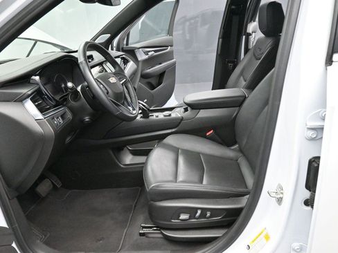 Used 2025 Cadillac XT6 Premium Luxury image 15