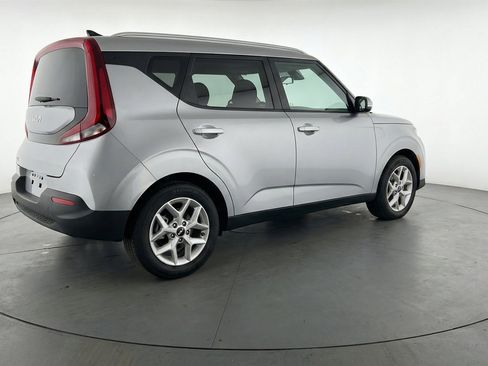 Used 2025 Kia Soul LX w/ LX Technology Package FWD image 9