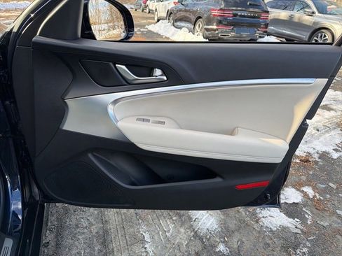 Used 2026 Genesis G70 2.5T image 11