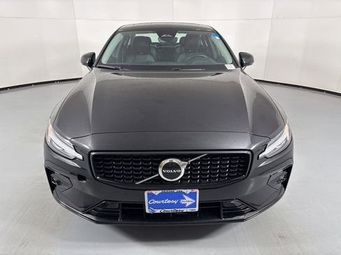 Used 2024 Volvo S60 B5 Core image 4