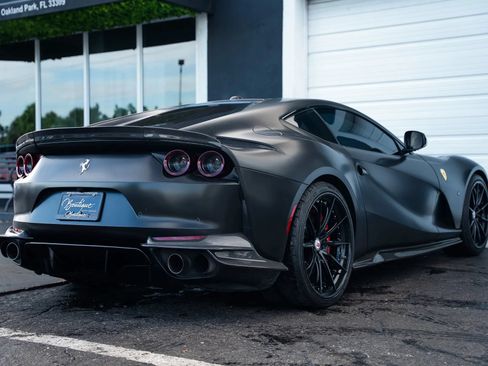Used 2019 Ferrari 812 Superfast RWD image 4