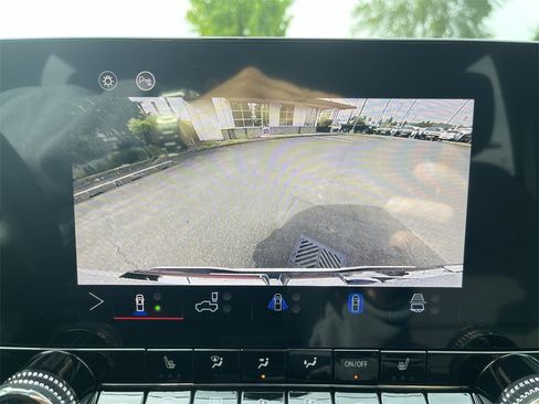 New 2025 GMC Canyon Elevation w/ Convenience Package image 15