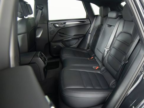 Certified 2026 Porsche Macan AWD/4WD image 40