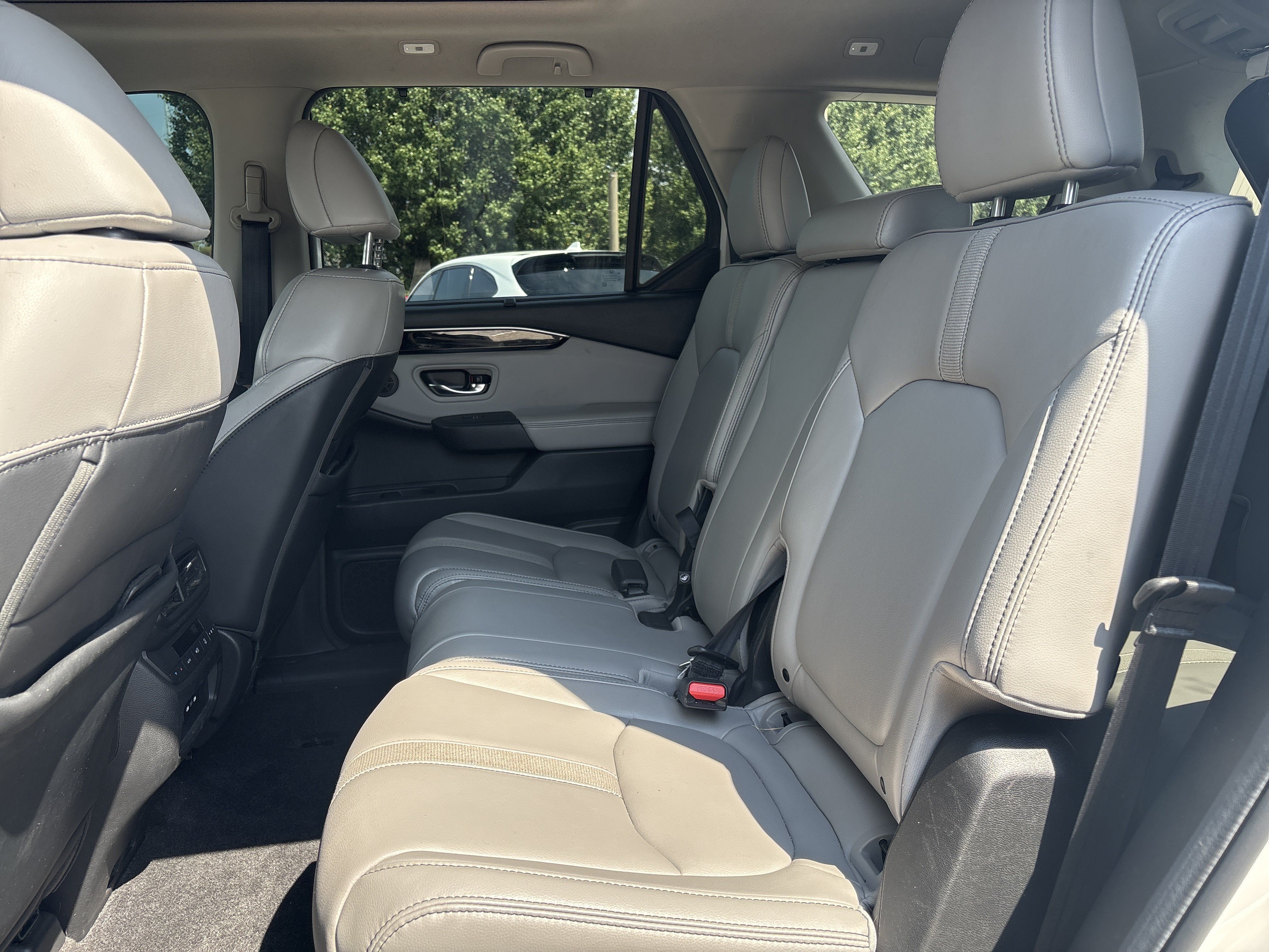 Used 2024 Honda Pilot Touring image 4
