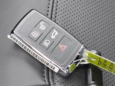 New 2026 Land Rover Defender 110 X-Dynamic SE image 43