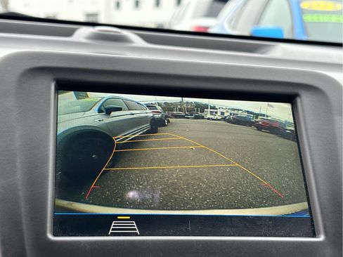 Used 2019 Chevrolet Equinox LT image 19