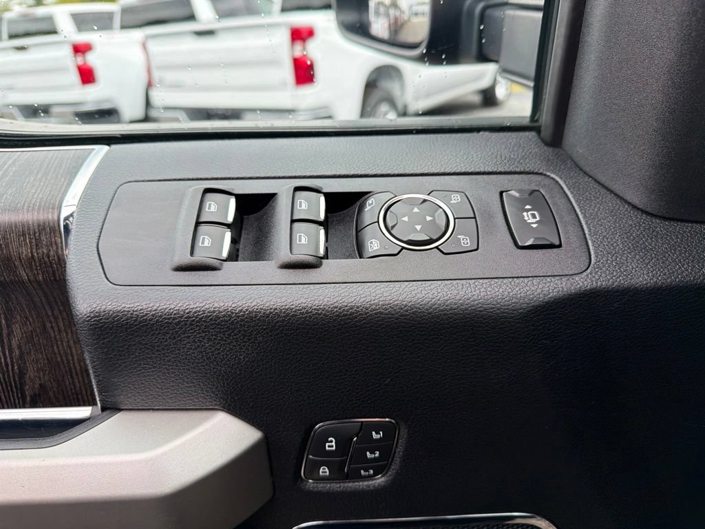 Used 2020 Ford F250 Lariat w/ Lariat Ultimate Package AWD/4WD image 27