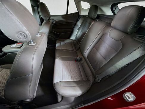 Used 2025 Chevrolet Trax LT w/ LT Convenience Package image 20