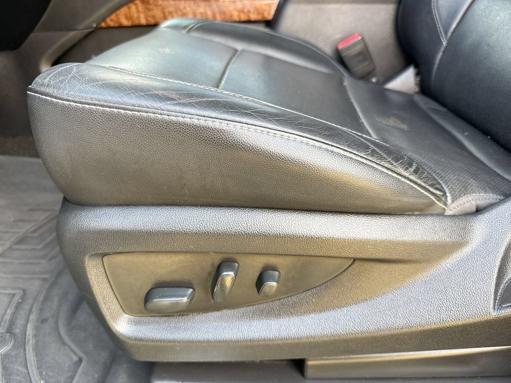 Used 2018 Chevrolet Suburban Premier AWD/4WD image 17