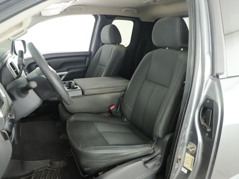 Used 2017 Nissan Titan SV image 16