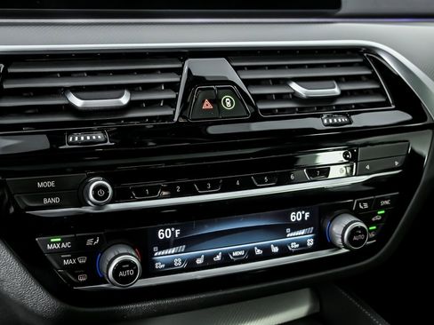 Used 2020 BMW M5 w/ Executive Package image 37