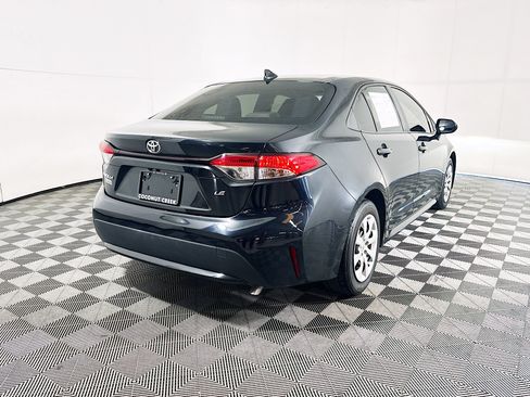Used 2022 Toyota Corolla LE FWD image 3