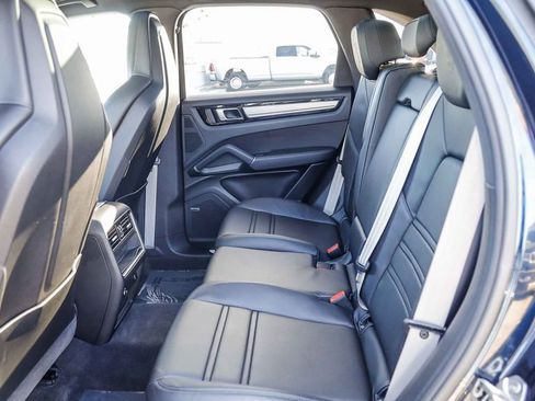 Used 2023 Porsche Cayenne Platinum Edition image 23