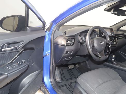 Used 2018 Toyota C-HR XLE FWD image 44
