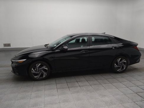 Used 2025 Hyundai Elantra Limited FWD image 2
