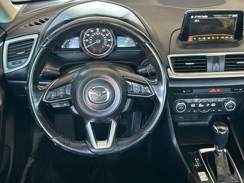 Used 2018 MAZDA MAZDA3 Touring FWD image 14