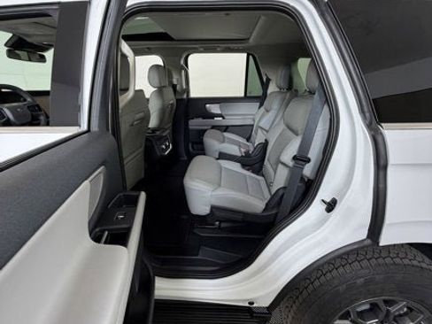 New 2026 Ford Expedition Active image 9