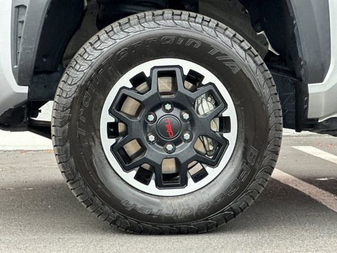 Used 2025 Toyota Tacoma TRD Off-Road image 22