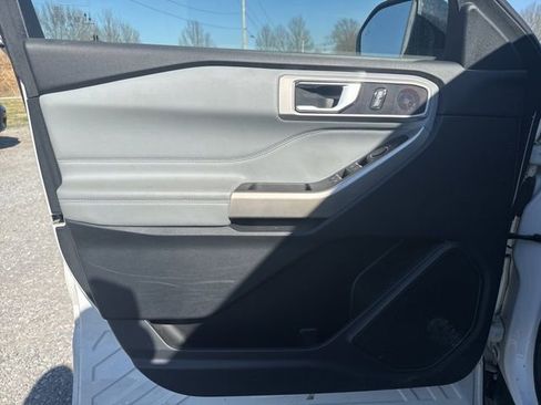 Used 2022 Ford Explorer XLT w/ Equipment Group 202A image 13