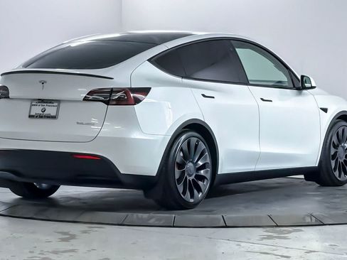 Used 2023 Tesla Model Y Performance AWD/4WD image 2