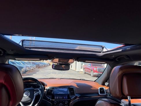 Used 2020 Jeep Grand Cherokee Overland w/ Interior Metal Package AWD/4WD image 23