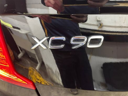 Certified 2025 Volvo XC90 B5 Plus w/ Protection Package Premier image 34