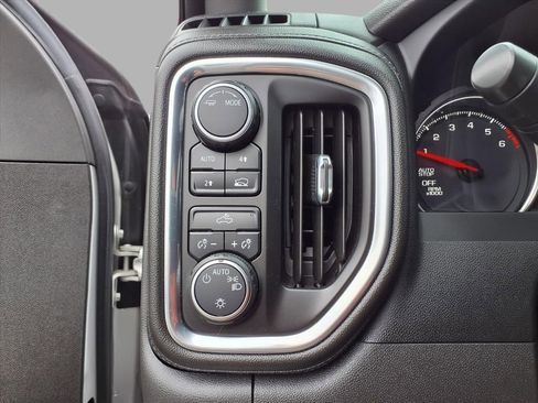 Used 2022 Chevrolet Silverado 1500 LT image 12