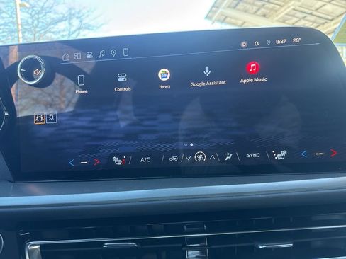 Used 2026 Chevrolet Traverse LT w/ Midnight/Sport Edition image 35