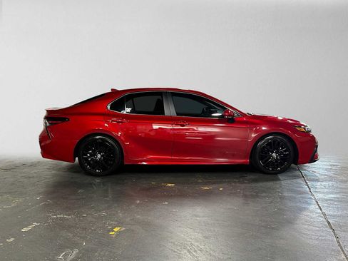 Used 2022 Toyota Camry SE w/ Audio Upgrade Package FWD image 2