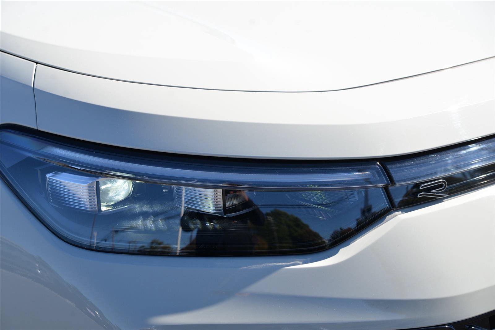 Certified 2025 Volkswagen Tiguan SE R-Line AWD/4WD image 10