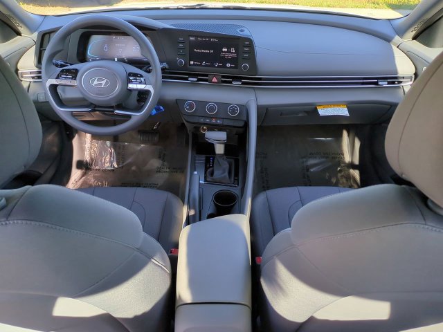 Used 2026 Hyundai Elantra SE FWD image 14