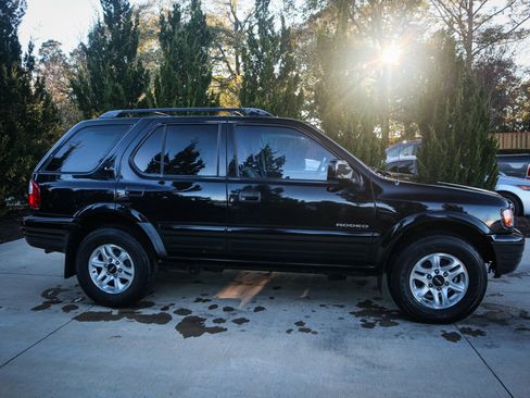 Used 2002 Isuzu Rodeo LS image 11