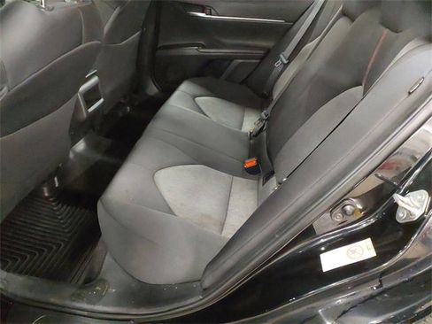 Used 2018 Toyota Camry LE image 13