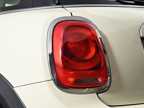 Used 2015 MINI Cooper 4-Door Hardtop FWD image 8