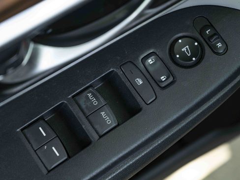 Used 2019 Honda CR-V Touring image 36